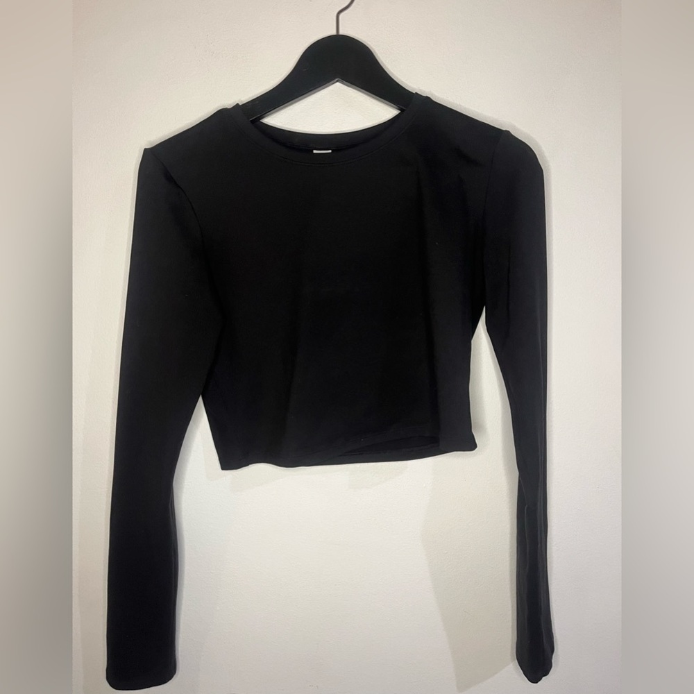ALO Yoga Finesse Crop Long Sleeve in Black